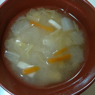 白菜にんじん高野豆腐の味噌汁